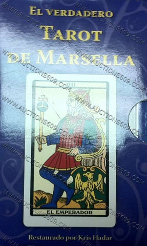 Tarot de Marsella con libro y cartas